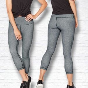 Lululemon Wunder Under Crop (Hi-Rise) (Full-On Luxtreme 21") Size 4